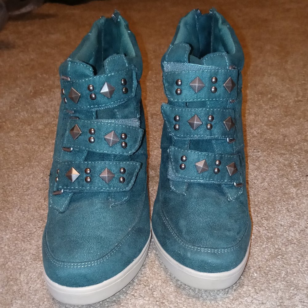 Candie's Teal Blue Green Studded Sneakers Size 6